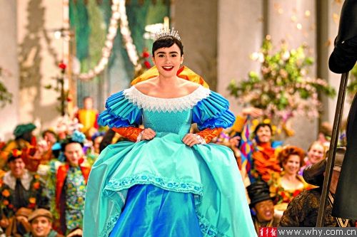“白雪公主”相当清纯可人