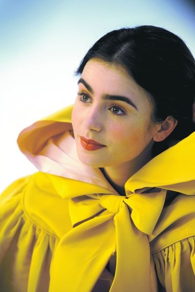 莉莉-科林斯扮演的白雪公主的眉毛是不是很有印度味