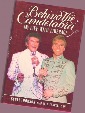 司各特·汤森回忆录《和李伯拉斯在一起的日子》1988年第一版书封。左为李伯拉斯，右为汤森。 