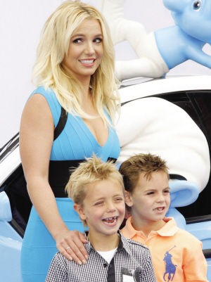 布兰妮携子亮相