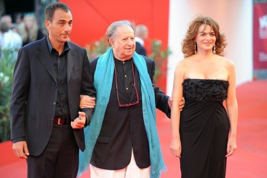 丁度·巴拉斯(中)亮相威尼斯电影节