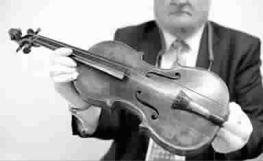 拍出九十万英镑的小提琴