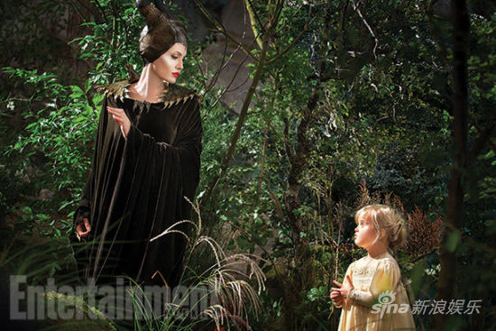 朱莉与亲女儿薇薇安对戏