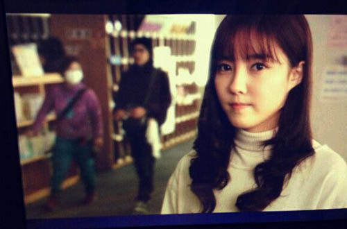 T-ara成员孝敏清纯片场照