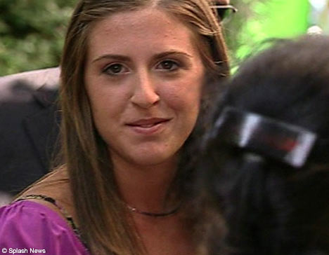 组图:狂热女影迷成功"突袭"布拉德-皮特