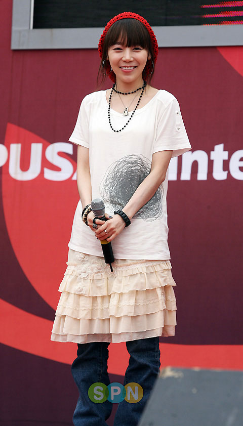 当日金善姬导演和演员素伊,李雪儿,于胜民等参加.