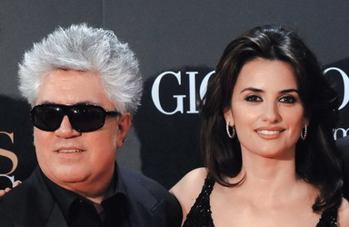 佩内洛普-克鲁兹和阿尔莫多瓦(左)