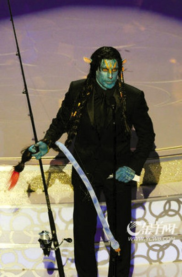 本·斯蒂勒以《阿凡达》中的外星土著形象登台