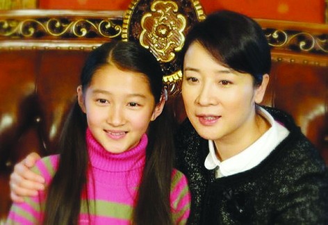 陈小艺(右)关晓彤剧中演母女.