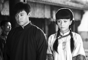 马雅舒（右）和陈思成主演的《大丫鬟》