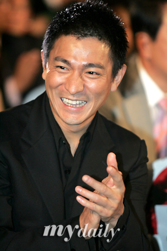 刘德华笑容灿烂