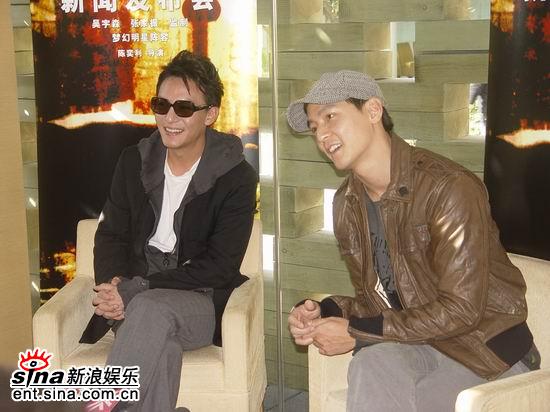 张震和吴彦祖休闲装扮