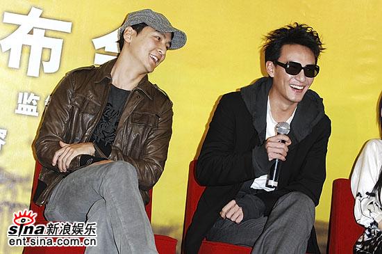 吴彦祖和张震开心笑容