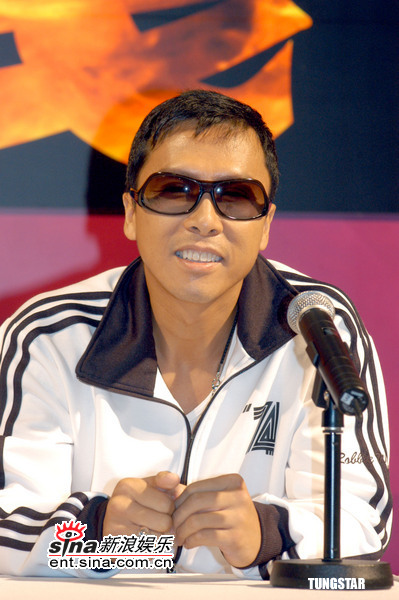 图文:《导火线》香港宣传--甄子丹墨镜登场