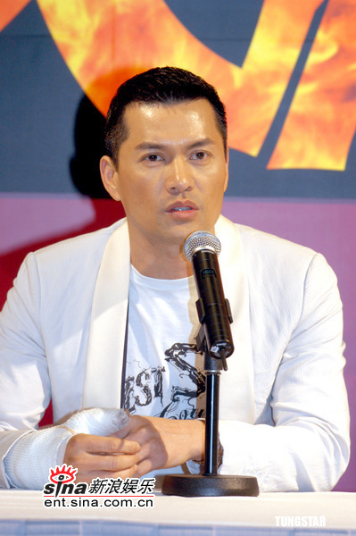 图文导火线香港宣传吕良伟右手受伤