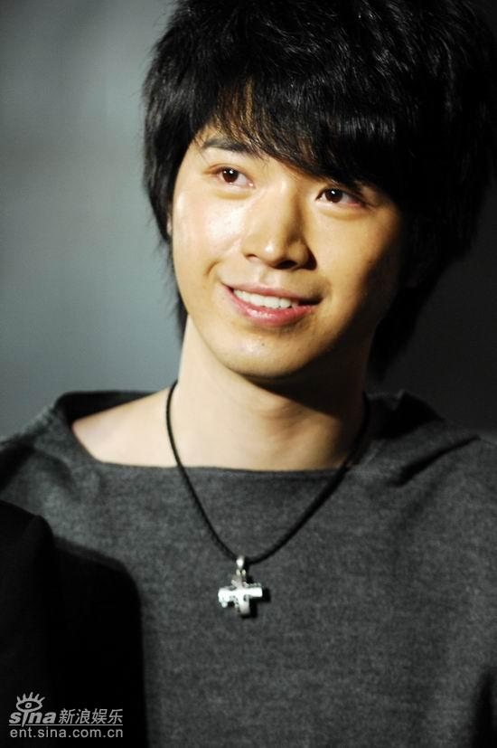 图文:上海电影节开幕--宋晓波展现天使笑容