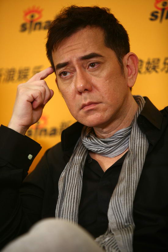 图文:《老港正传》主创聊天--黄秋生表情严肃