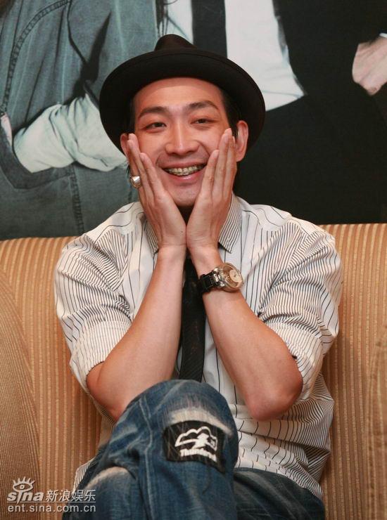 上海》主创聊天--李灿森做可爱表情