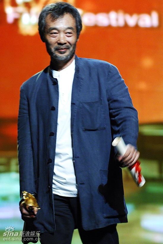 图文田壮壮凭吴清源获最佳导演露出笑容