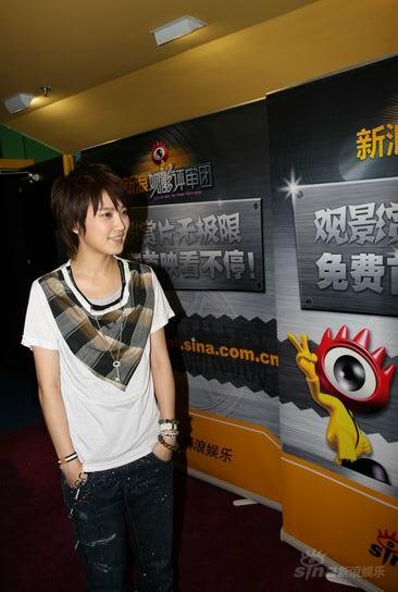 图文:《变形金刚》首映-刘力扬参加新浪观影团