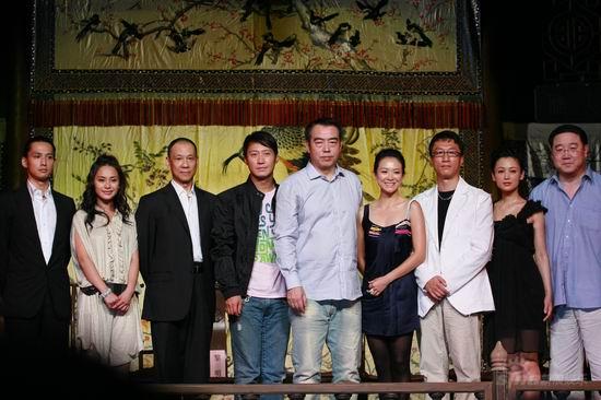 左起:安藤正信,钟欣桐,王学圻,黎明,陈凯歌,章子怡,孙红雷,陈红,英达