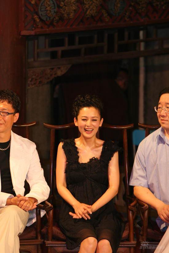 图文梅兰芳开机发布会陈红开怀大笑