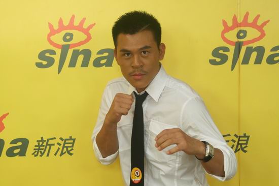 图文：《导火线》主创聊天--行宇摆POSE_影音娱乐_新浪网