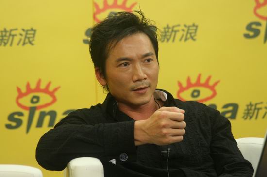 图文:《导火线》主创聊天-邹兆龙个性十足