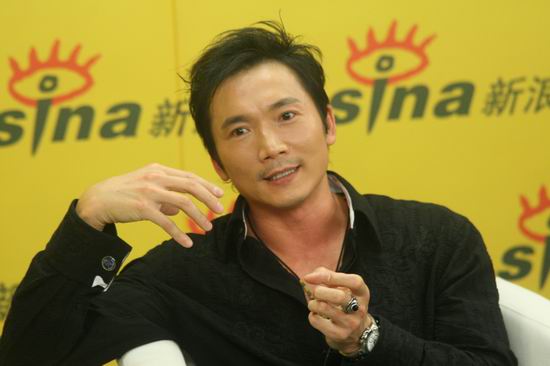 图文:《导火线》主创聊天-邹兆龙喜欢念佛