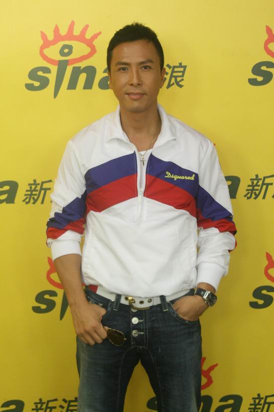 图文导火线主创聊天甄子丹摆pose