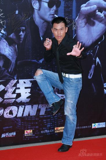 图文：《导火线》首映红毯--行宇摆架势秀功夫_影音娱乐_新浪网