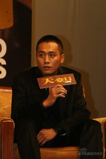 图文《天堂口》首映发布会 刘烨尝试新鲜角色