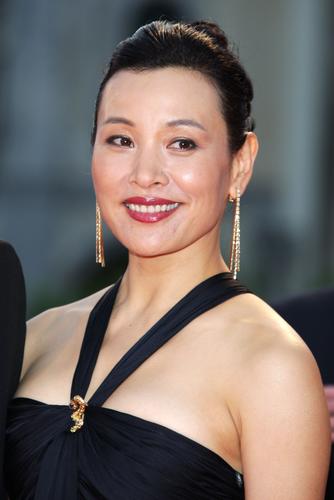 陈冲《色,戒》首映式性感爆奶风情诱人(组图)
