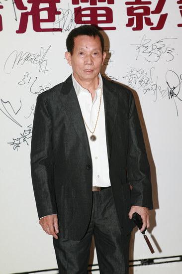 图文:第12届金紫荆红毯--刘家良亮相英气逼人