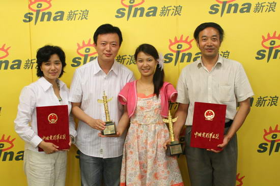 图文:《隐形的翅膀》做客 主创们和主持人