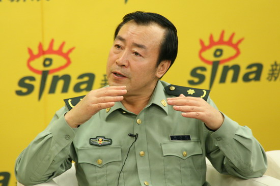 图文:《八月一日》聊天--导演手势多