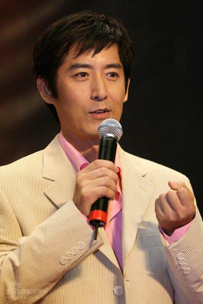 图文:《我的左手》首映-主演马越