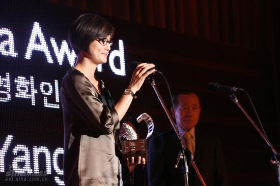 图文:釜山亚洲电影人之夜--彭铠立发表感言