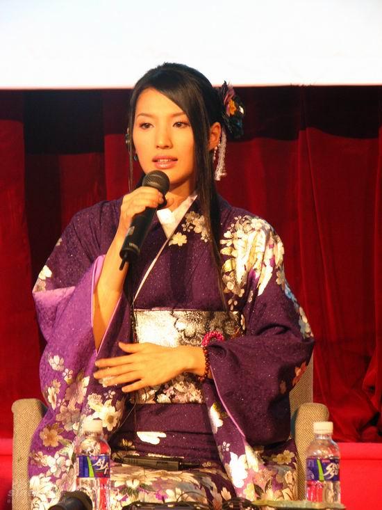 图文亚洲明星峰会新人奖五十岚彩端庄秀丽