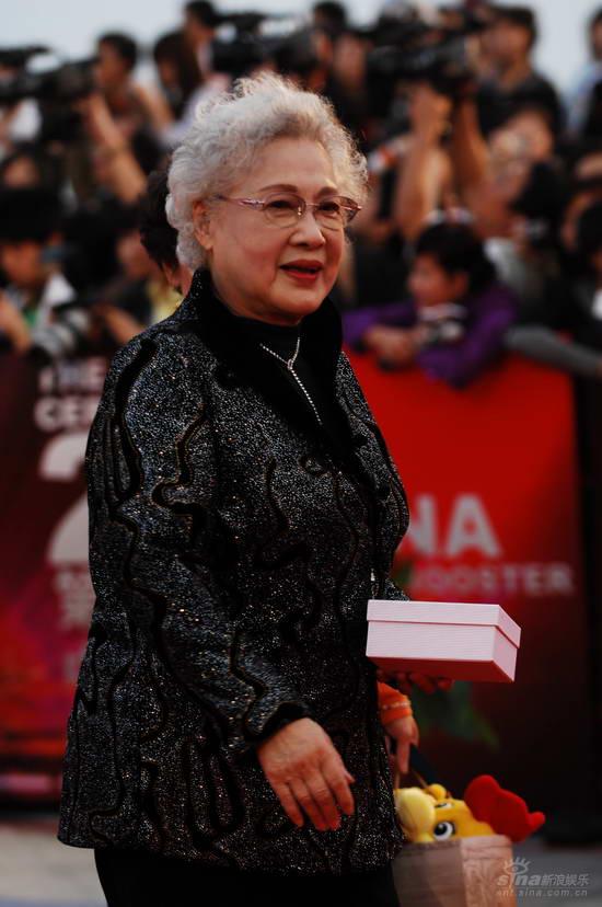 图文：金鸡百花电影节红毯--秦怡出场神采奕奕_影音娱乐_新浪网
