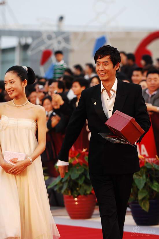 图文金鸡百花电影节红毯徐筠马跃一同亮相