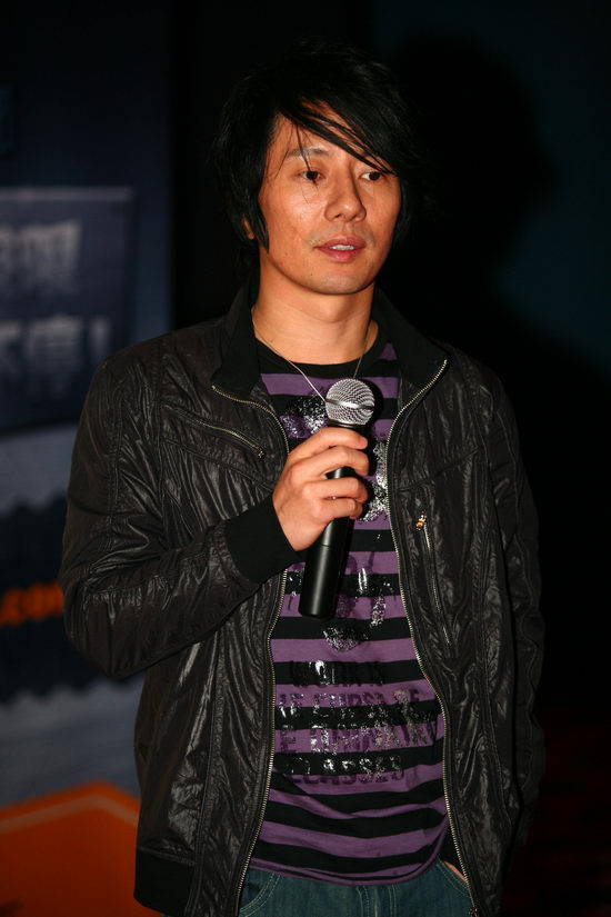 图文《色,戒》北京首映-郑钧新造型亮相