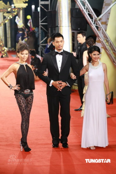图文:金马奖红毯--蓝心湄,黑人,周瑛琦