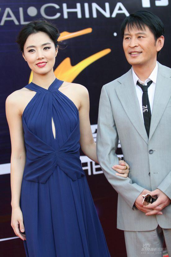 姜宏波王亚楠携手走红毯 姜宏波红唇娇艳