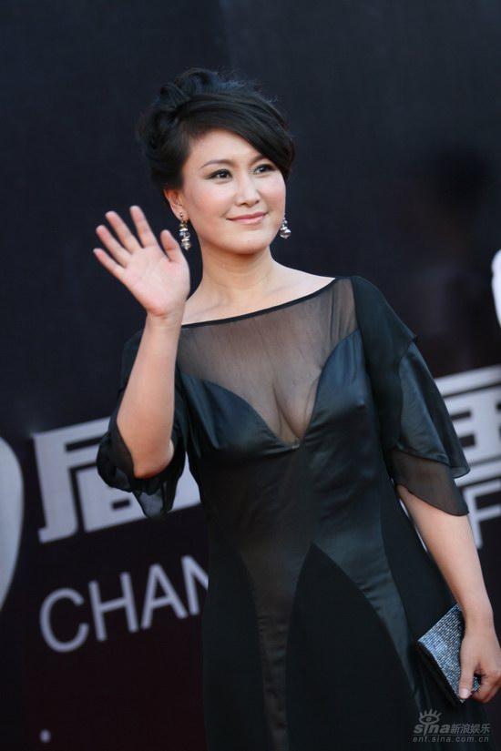 演员王茜透视装凸点明显