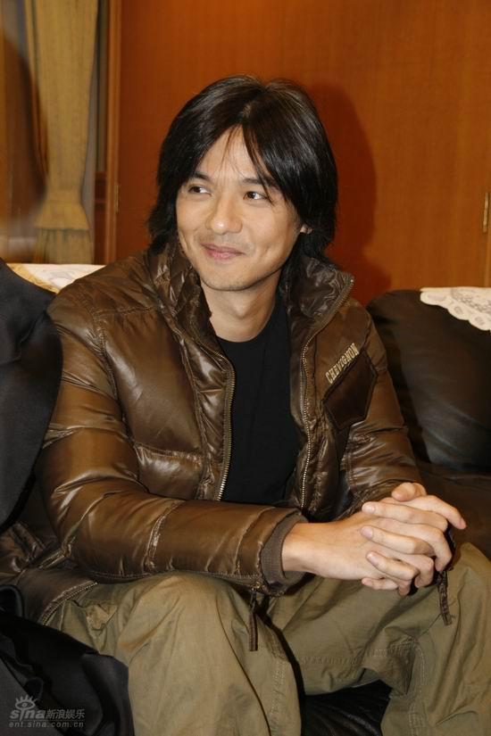 不坏》今天(12月10日)在上海举行宣传活动,导演徐克携男女主演冯德伦