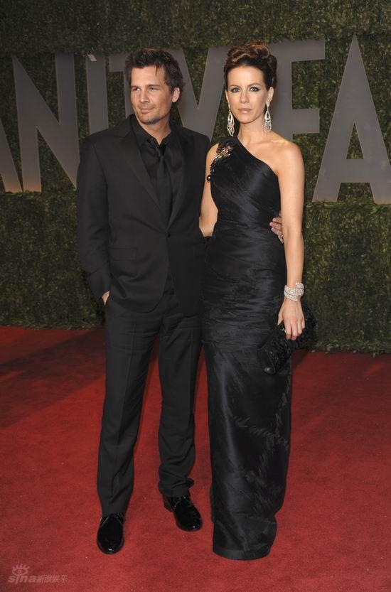 图文:奥斯卡派对--凯特-贝金赛尔和丈夫