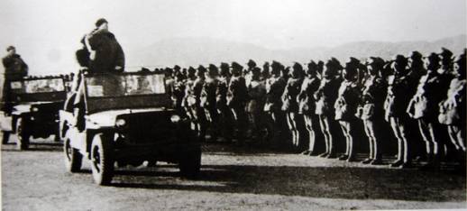 毛主席在西苑检阅部队