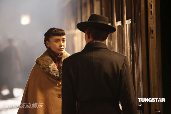 图文:《建党伟业》剧照-angelababy在站台