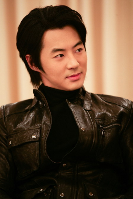 韩娱每周一星:junjin个人日程满 搏事业第二春